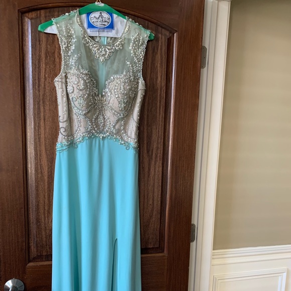 PROM DRESS - Picture 3 of 6